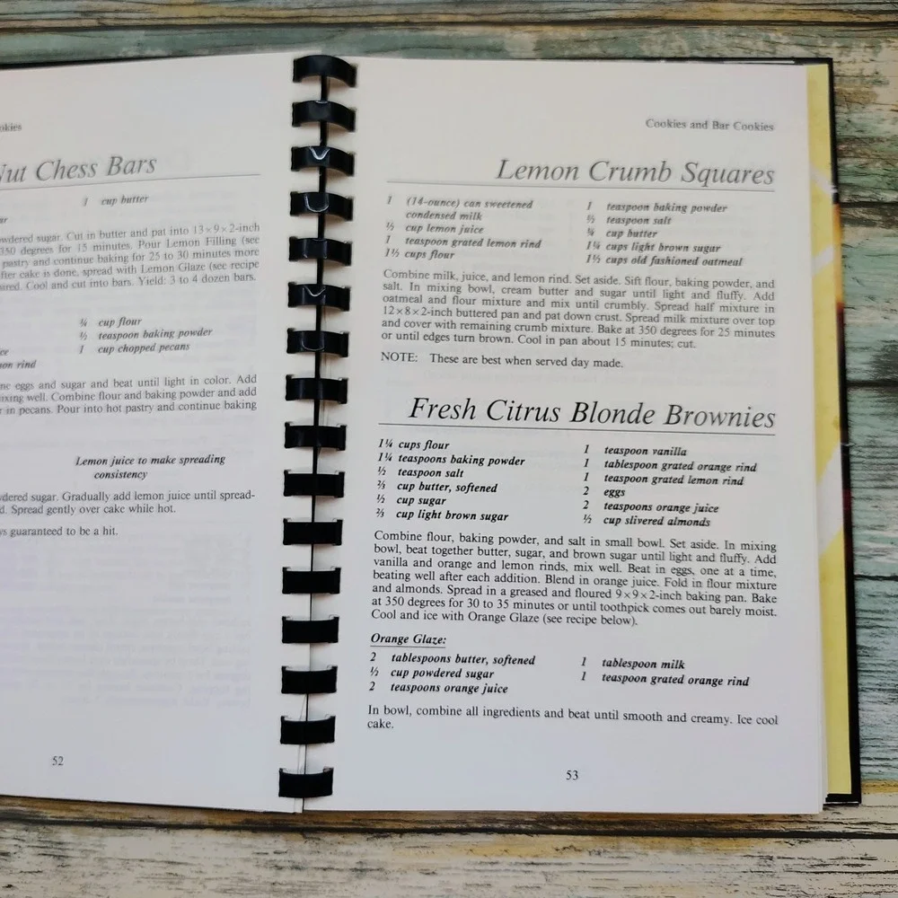 The Devil's Food Dessert Cookbook by Holly Berkowitz‎ Clegg Comb Spiral *VG*